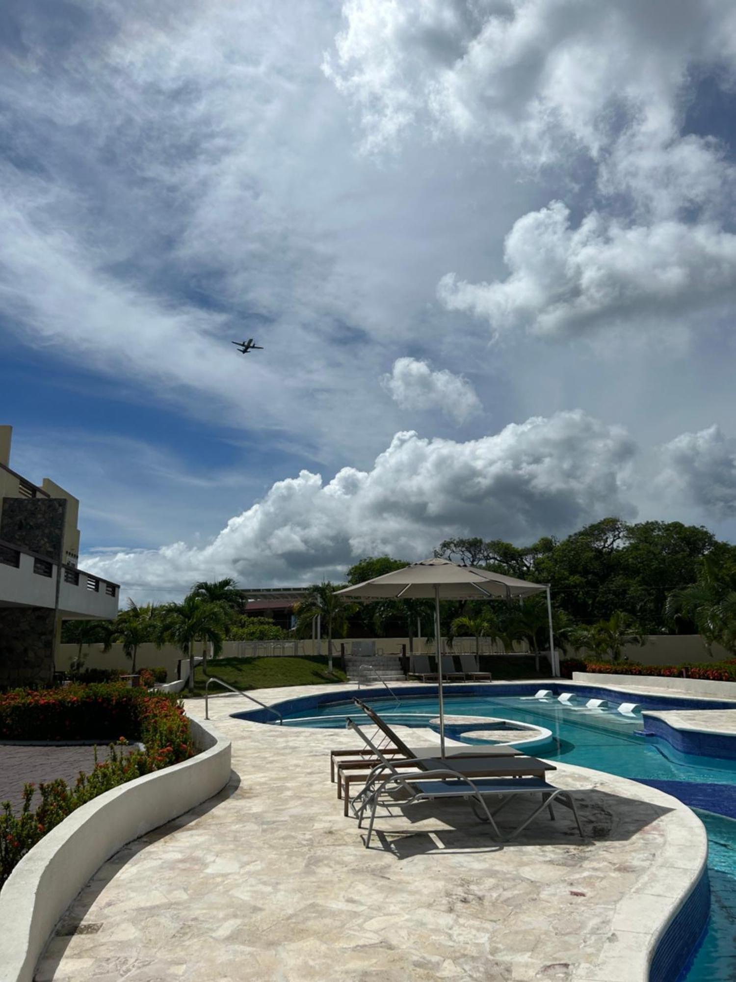 Готель Habitacion Privada En Dixon Cove Roatan Екстер'єр фото